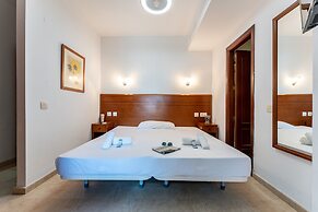 Beachfront Apartment -don Juan Manilva