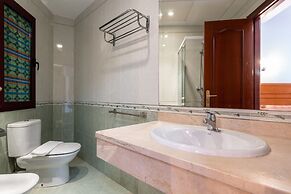 Beachfront Apartment -don Juan Manilva