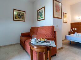Beachfront Apartment -don Juan Manilva