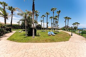 Beachfront Apartment -don Juan Manilva