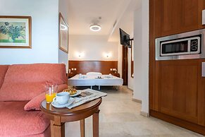 Beachfront Apartment -don Juan Manilva