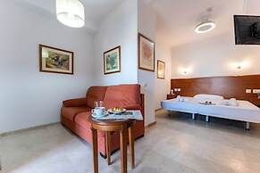 Beachfront Apartment -don Juan Manilva