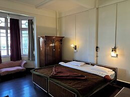Goroomgo Pineridge Hotel Darjeeling