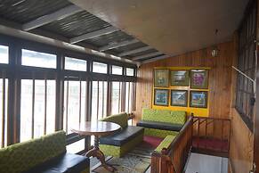 Goroomgo Pineridge Hotel Darjeeling