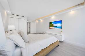 Diamond on the Bay in Miami