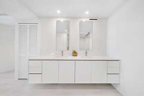 Diamond on the Bay in Miami