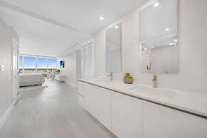 Diamond on the Bay in Miami