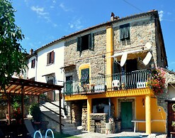 Charming Stone Cottage in San Marcello Pistoiese