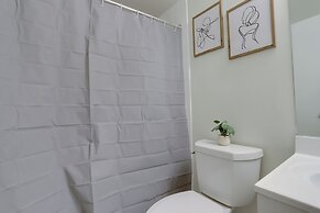 Modern 1BR Stay in Crystal City