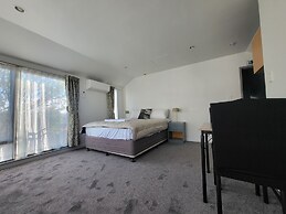 Courtesy Court Motel