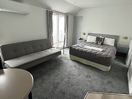 Courtesy Court Motel