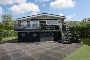 Spacious Holiday Home in Kamperland