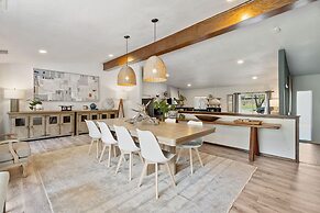 Spacious Family Home w Pool Hot Tub Large Yard