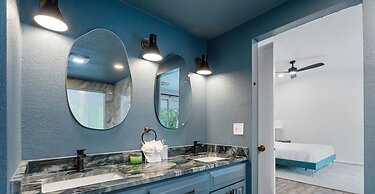 Spacious Family Home w Pool Hot Tub Large Yard