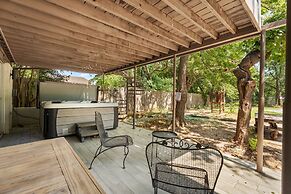 Spacious Family Home w Pool Hot Tub Large Yard