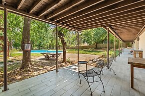 Spacious Family Home w Pool Hot Tub Large Yard