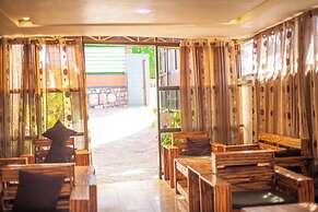 HOTEL DE SILVER BOTIQUE KiGALi