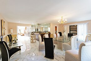 LUXURY BAY SHORE HOME