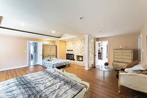 LUXURY BAY SHORE HOME