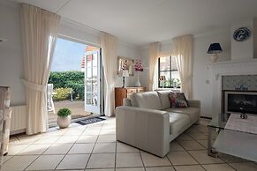 Scenic Waterside Retreat