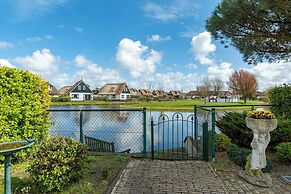 Scenic Waterside Retreat