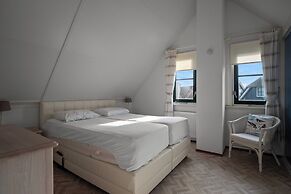 Scenic Waterside Retreat