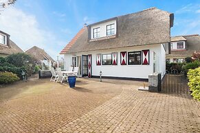 Scenic Waterside Retreat