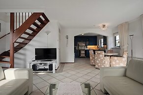 Scenic Waterside Retreat