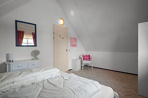 Scenic Waterside Retreat