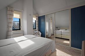 Scenic Waterside Retreat