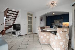 Scenic Waterside Retreat