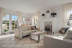 Scenic Waterside Retreat