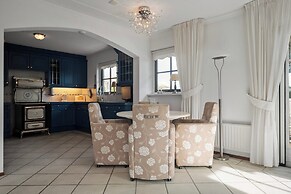 Scenic Waterside Retreat