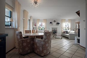 Scenic Waterside Retreat