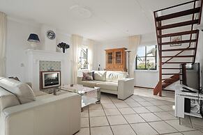 Scenic Waterside Retreat