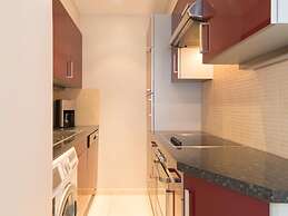 Posh Apartment With Racecourse View