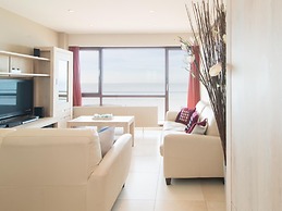 Posh Apartment With Racecourse View