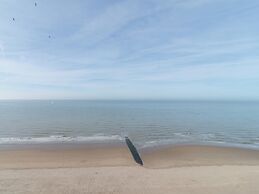 Posh Apartment With Racecourse View