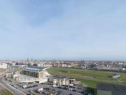 Posh Apartment With Racecourse View