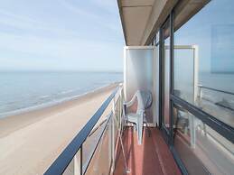 Posh Apartment With Racecourse View