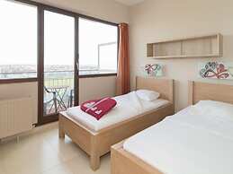 Posh Apartment With Racecourse View