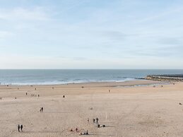 Open View Apartment by the Beach