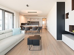 Open View Apartment by the Beach