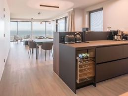 Open View Apartment by the Beach