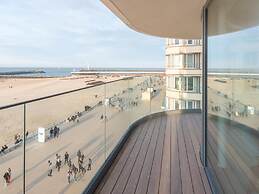 Open View Apartment by the Beach