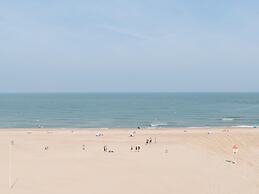 Apartment With Harbour Chanel View