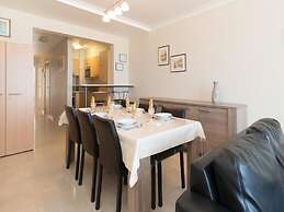 Apartment With Harbour Chanel View