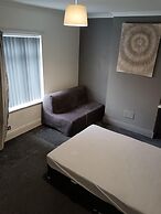 Charming Algernon House in Warrington