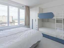 Family Apartment in Ostend Near the sea