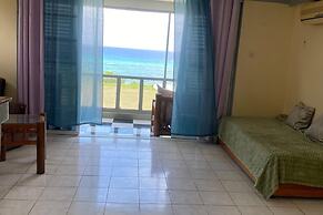 Oceanview 1-bed Apt w/ Pool, Bar & Beach Access